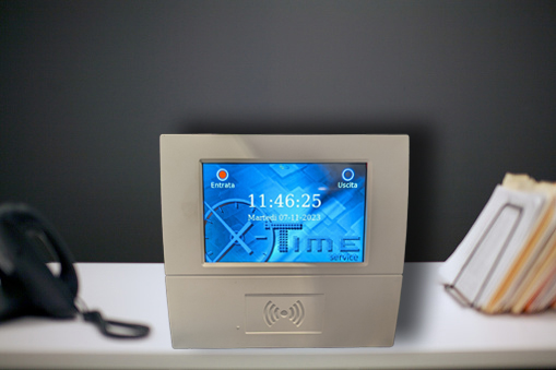 LETTORE DI BADGE MARCATEMPO 125K  CON DISPLAY TOUCH SCREEN